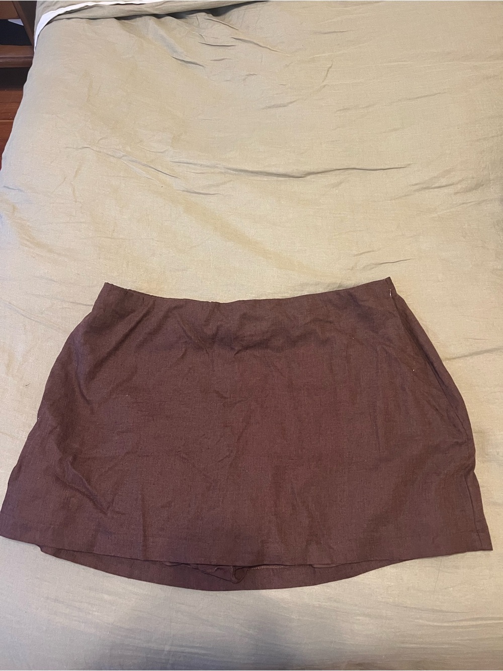 The A&F Scarlett Curve Love Linen-Blend Mini Skort